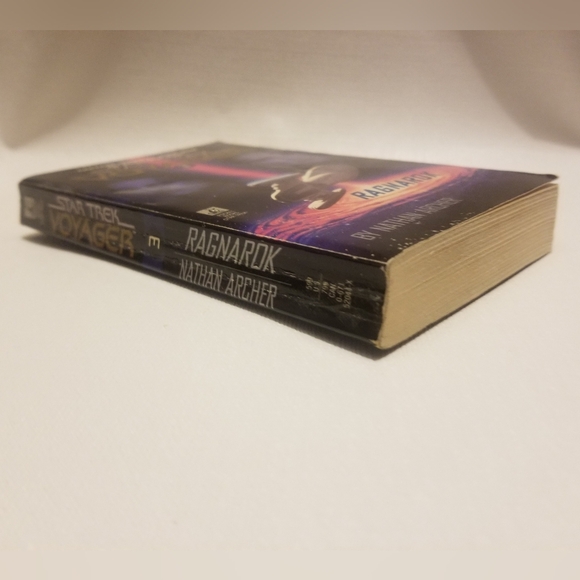 Star Trek Voyager: Ragnarok paperback - Picture 3 of 5